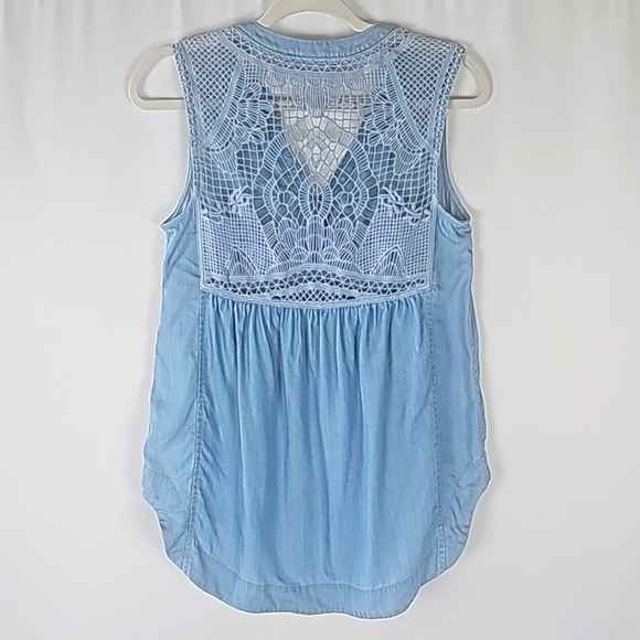 HOLDING HORSES Tops - Holding Horses|| Anthropologie  Chambray Crochet Top Size 4